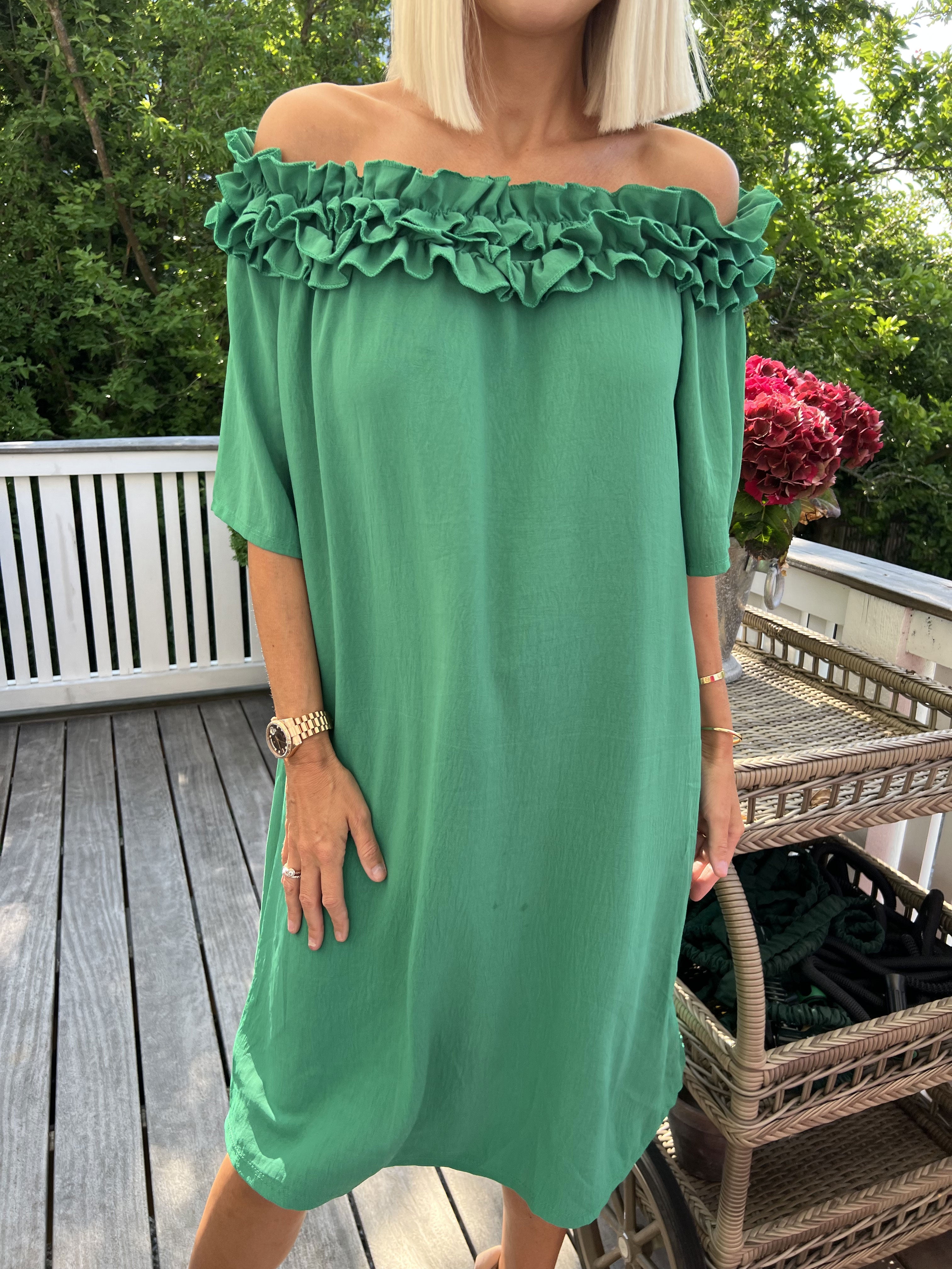 Chili Sleeveless Dress - Fineste kjole med flæser i udskæringen